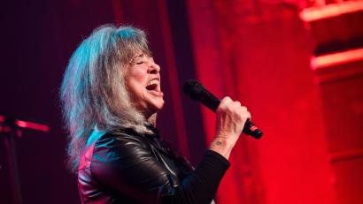 Bild: Gregor Fischer/dpa
Musikerin Suzi Quatro tritt in der Glasschleif auf.