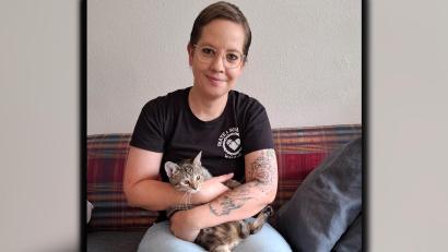 Bild: esc
Ilona Stamminger mit Katze Frida.