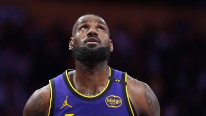 Bild: Mark J. Terrill/AP/dpa
Schluss nach Saison 23: LeBron James hört auf.