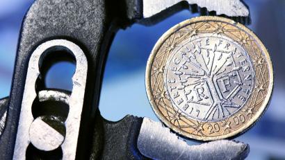 Bild: picture alliance / dpa
Nehmen Finanzspekulanten Frankreich in die Zange? (Symbolbild)