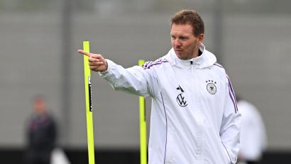 Bild: Federico Gambarini/dpa
Da geht's lang zur WM: Julian Nagelsmann beim Training in Herzogenaurach.