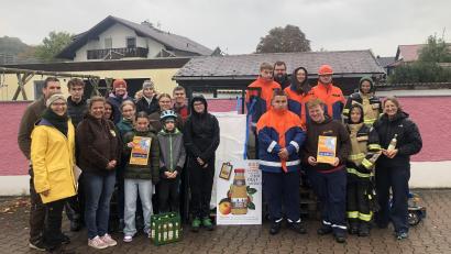Bild: Manuel Lischka
Die Siegergruppen beim Apfelwettbewerb wurden in Teublitz ausgezeichnet.