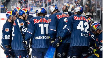 Bild: Sven Hoppe/dpa
Bekommen künftig noch einen vierten Torhüter: Die Eishockey-Profis des EHC Red Bull München. (Archivfoto)