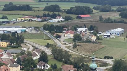 Archivbild: Josef Glas
Das künftige Gewerbegebiet Tännesberg (obere Bildhälfte) nimmt formelle Formen an.