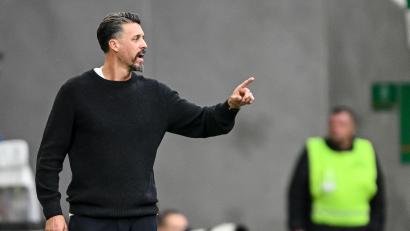 Bild: Harry Langer/dpa
Augsburg-Trainer Sandro Wagner hat schon jetzt eine ereignisreiche erste Saisonphase hinter sich. (Archivbild)