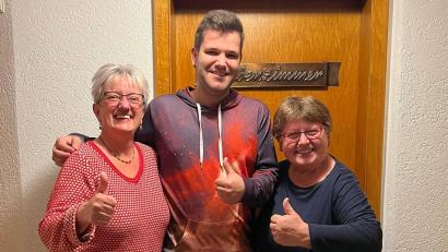 Bild: Denny Franz
Die Linke schickt einen Oberbürgermeister-Kandidaten in Amberg ins Rennen. Von links: Kreissprecherin Uschi Maxim, Tobias Winter und Kreisvorstandsmitglied Christa Braun.