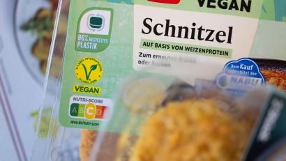 Symbolbild: Marijan Murat/dpa
Gibt es künftig kein Schnitzel aus Soja oder Weizen mehr?