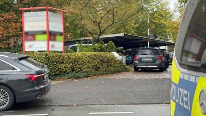 Bild: Christian Müller/dpa
Großeinsatz der Polizei an Berufskolleg: Eine Schülerin wurde mit einem Messer angegriffen