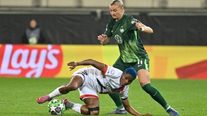Bild: Swen Pförtner/dpa
Voller Einsatz für den VfL Wolfsburg: Alexandra Popp (r).