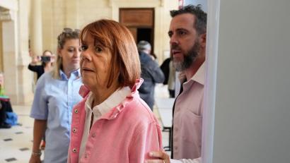 Bild: Lewis Joly/AP/dpa
Im Missbrauchsfall Gisèle Pelicot in Frankreich hat ein verurteilter Täter in einem Berufungsprozess eine höhere Strafe erhalten.
