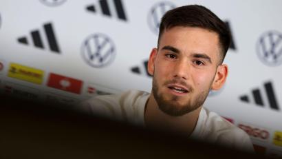 Bild: Jan Woitas/dpa
Dennis Seimen spricht über seine Zukunft.