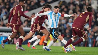 Bild: Natacha Pisarenko/AP/dpa
Messi spielt mit Argentinien nicht wie geplant in Chicago, sondern in Florida gegen Puerto Rico. (Archiv-Foto)