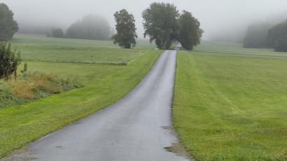 Bild: kro
Dieser neue Radweg bei Poppenreuth darf künftig nur noch von Radfahrern, Anliegern und für die Landwirtschaft genutzt werden. Entsprechende Schilder werden noch aufgestellt.