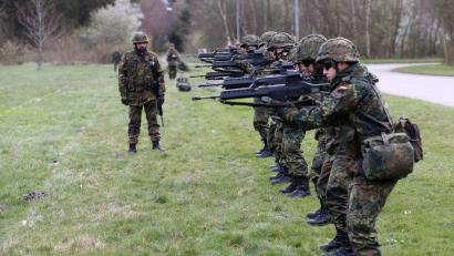 Symbolbild: Christian Charisius/dpa
Eine Bürgerin aus Weiden beschwert sich über den Lärm einer Schießanlage der Bundeswehr.