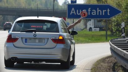 Symbolbild: Armin Weigel
Eine Frau hat in Rosenheim das Auto vor ihr bedrängt und genötigt. Darin saßen aber Polizeibeamte in Zivil.
