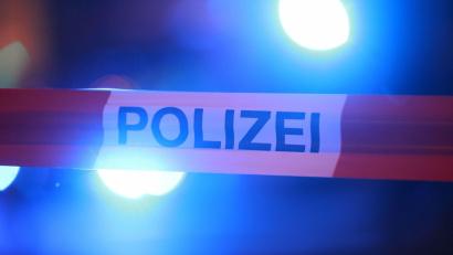 Symbolbild: David Young/dpa
Die Polizei ermittelt nach einem Vorfall in einer Asylunterkunft in Helmbrechts.