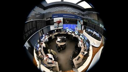 Bild: Arne Dedert/dpa
Die Zuversicht der Börsianer zeigt sich am Dax-Kurs.