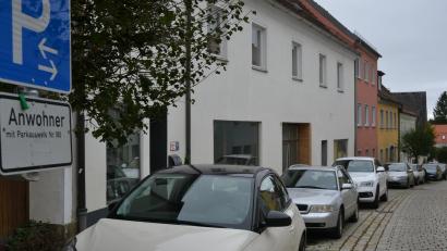 Bild: Thorsten Schreiber
Nach einer Änderung der Bayerischen Bauordnung braucht Tirschenreuth künftig eine Stellplatzsatzung. Darüber diskutierte nun der Bauausschuss, die endgültige Entscheidung fällt demnächst im Stadtrat.