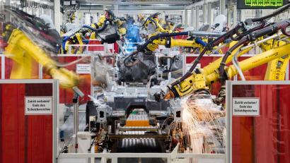 Bild: Julian Stratenschulte/dpa
Viele Autobauer stehen unter Druck. (Archivbild)