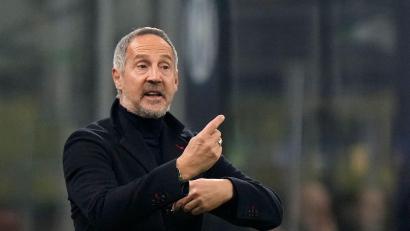 Bild: Luca Bruno/AP/dpa
Laut Medien ist Adi Hütter nicht mehr Trainer in Monaco. (Archivbild)