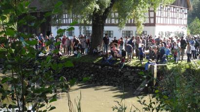 Bild: Anton Kraus/Freilandmuseum Oberpfalz/exb
Das Abfischen des Mühlenteich beginnt am Sonntag um 13 Uhr im Freilandmuseum Oberpfalz.