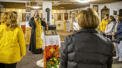 Bild: Marcus Rebmann/exb
Die Kirche der Hl. Apostelfürsten Peter und Paul hält um 17 Uhr eine Abendmesse zum Totengedenken mit liturgischem Gesang ab.