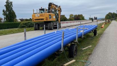 Bild: ihl
Am Freitag stand die Baustelle auf der SAD3 bei Schwarzenfeld still. Verlegt wird eine Abwasserleitung.