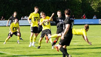 Archivbild: ref
Zusammen mit dem FC Raindorf sind der FC Amberg (schwarze Trikots) und der SV Hahnbach (gelbe Trikots) derzeit das Maß aller Dinge in der Bezirksliga Nord. Am Wochenende steht der letzte Spieltag der Hinrunde an.