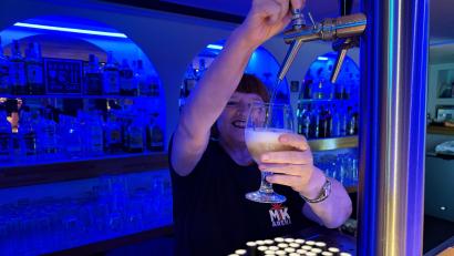 Bild: Gerlinde Weininger
Die gebürtige Tirschenreutherin Gerlinde Weininger betreibt am Ballermann neben der Kult-Gaststätte "Münchner Kindl Casabaviera" noch zwei weitere Lokale. Auch mit 69 steht sie noch regelmäßig hinter der Theke, hier in ihrer Diskothek "MK Arena by Münchner Kindl".
