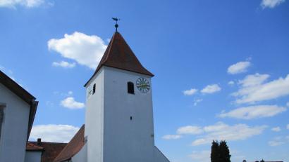 Bild: bnr
In die Kirchturmuhr von Gösselsdorf wurde bereits vor sieben Jahren ein elektronisches Uhrwerk eingebaut. Jetzt ist auch die Übernahme der Kosten geklärt.