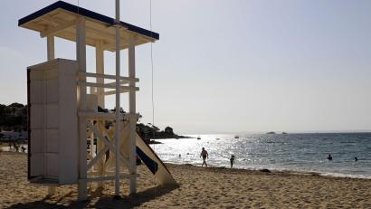 Bild: Clara Margais/dpa
Im Oktober haben an vielen Stränden von Mallorca Rettungsschwimmer ihre Saison bereits beendet. (Symbolbild)