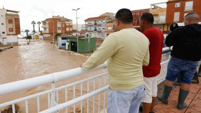 Bild: Edu Botella/EUROPA PRESS/dpa
Starker Regen hat in Südostspanien zu Überschwemmungen geführt.