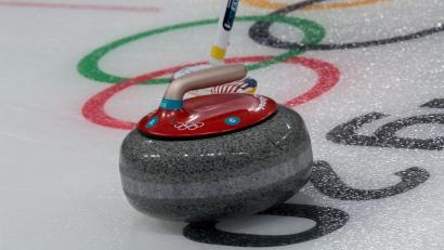 Bild: Peter Kneffel/dpa
Die deutschen Curling-Frauen dürfen weiter von der Olympia-Teilnahme träumen. (Archivbild)