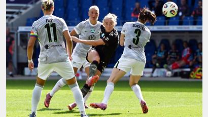 Bild: Uli Deck/dpa
Der Klassiker des deutschen Frauenfußballs: Bayern München gegen den VfL Wolfsburg - hier beim Supercup-Finale im August.