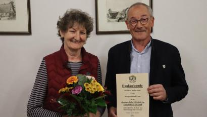 Bild: mrr
FWG-Markträtin Marga Kraus ist aus privaten Gründen vorzeitig aus ihrem Amt ausgeschieden. Bürgermeister Erwin Geitner verabschiedete sie mit einer Dankurkunde.