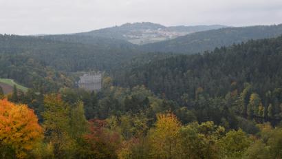 Bild: bnr
Auf halber Höhe zwischen dem Kraftwerk Reisach und dem Markt Tännnesberg wird die Firma Max Bögl Wind den "Windpark Trausnitz" errichten. Baubeginn ist im nächsten Jahr.