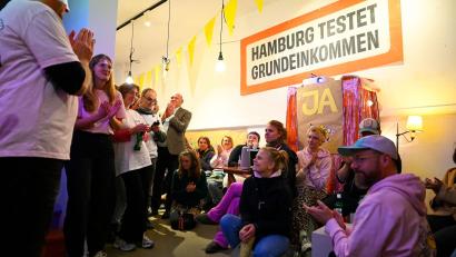 Bild: Jonas Walzberg/dpa
Der Volksentscheid für ein Grundeinkommen-Modellversuch ist gescheitert.