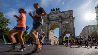 Bild: Lino Mirgeler/dpa
An diesem Sonntag ist es wieder so weit: Tausende werden zum Marathon-Lauf durch München erwartet. (Archivbild)