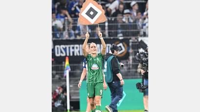 Bild: Carmen Jaspersen/dpa
Werder-Spielerin Medina Desic hat sich öffentlich für diese Plakataktion nach dem Derby gegen den HSV entschuldigt.