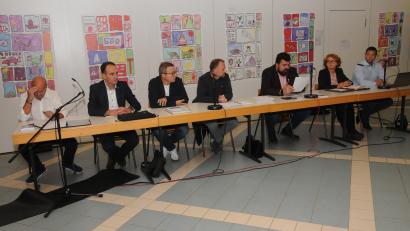 Bild: ge
Die Riege der Amtsleiter stand bei der Bürgerversammlung zur Verfügung, als Erster Bürgermeister Stefan Fank (Dritter von rechts) die Anträge behandelte.