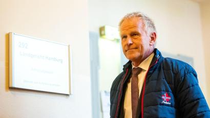 Bild: Daniel Bockwoldt/dpa
Hafenchef Meier sagte im Prozess zu Kontakten aus, die er vermittelte.