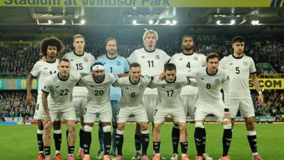 Bild: Christian Charisius/dpa
Die DFB-Elf stellt sich zum Team-Foto im Windsor Park.