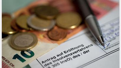 Bild: Monika Skolimowska/dpa
Immer mehr verschuldete Privatpersonen landen in der Insolvenz. Diese Tendenz lässt sich aus der Schuldnerberatung auch im Landkreis Tirschenreuth ablesen.