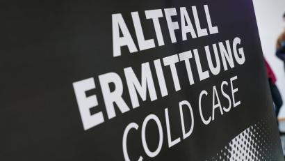 Symbolbild: Daniel Löb/dpa
Ein neu formiertes Team soll offene Fragen in dem „Cold Case“ klären.