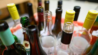 Bild: Robert Michael/dpa
Die WHO Europa wirbt im Kampf gegen Krebs für eine kluge Alkoholpolitik. (Illustration)