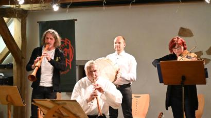 Bild: kki
Ganz dem Minnesänger Oskar von Wolkenstein verschrieben hatte sich die mittelalterliche Gruppe "Amici Musicae Antiquae" bei ihrem Konzert im Kultursaal Schwab.