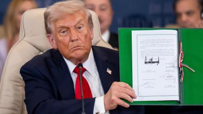 Bild: Michael Kappeler/dpa
US-Präsident Trump zeigt ein gewisses Verständnis dafür, dass die Hamas im Gazastreifen Gegner hinrichtet. (Archivbild)