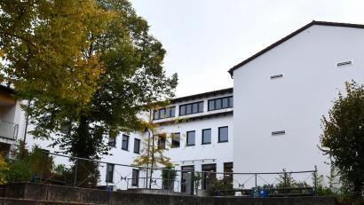 Bild: sche
Nach erfolgreicher energetischen Außensanierung und Innensanierung rüstet sich die Grund- und Mittelschule Freudenberg für die Umsetzung des bundesweiten Rechtsanspruches auf Ganztagsbetreuung für Grundschulkinder.
