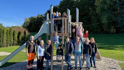 Bild: Tobias Reitmeier
Der neue Spielplatz in Pretzabruck wurde feierlich eröffnet. Die Karl-Knab-Stiftung finanzierte die Spielgeräte.