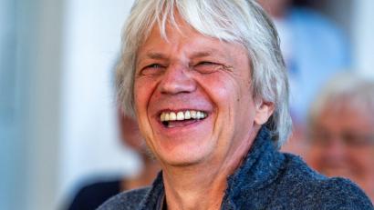 Bild: Jens Büttner/dpa
Der mehrfach preisgekrönte Filmregisseur Andreas Dresen hat den Juryvorsitz für die diesjährige Vergabe des Fernsehfilmpreises beim TeleVisionale-Festival. (Archivbild)
